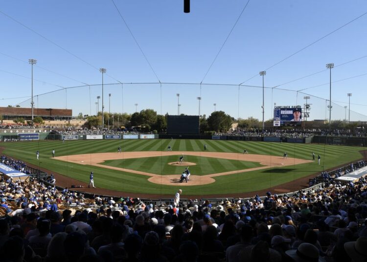 Jogo de treinamento de primavera cinco: Colorado Rockies no Kansas City Royals