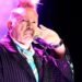 John Lydon Slam 'Dull' Taylor Swift, Sex Pistols '' Karaoke 'Reunião