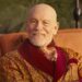 John Malkovich canta como estrela pop fictícia na música do Opus