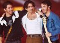 Jonas Brothers marca duas décadas juntos, provocam novas músicas