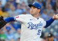 KC Royals compra um par de anos de arbitragem de Ace com extensão de pechincha
