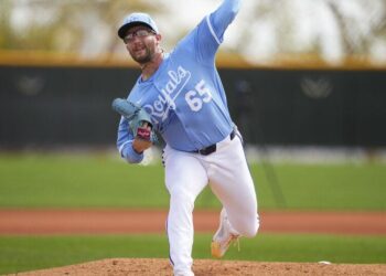 Kansas City Royals Open Spring Training com 5-2 Vitória, Alum Central Noah Cameron impressiona | Esportes