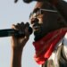 Kanye West sorrateiramente solta a nova música "Beauty and the Beast" durante a performance do intervalo do Super Bowl de Kendrick Lamar