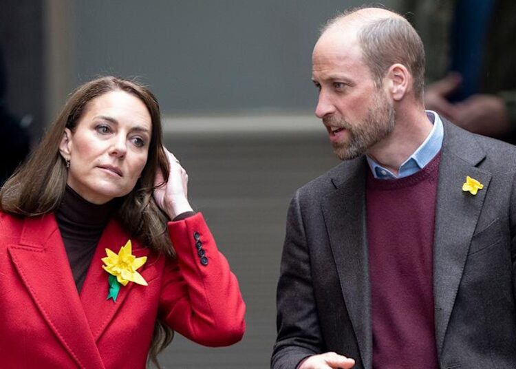 Kate Middleton coloca os pés com crianças reais, ritual 'bárbaro': especialista