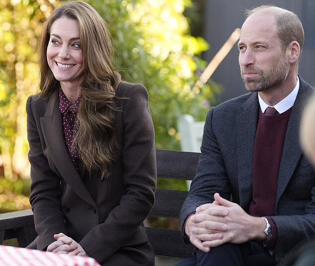 Kate Middleton e o príncipe William 'não estão tão interessados ​​na fama e celebridade que vem com' ser um real, afirma que o ex -assessor do casal
