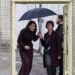 Kate Middleton vigas quando ela chega à Mother and Baby Unit no último passeio