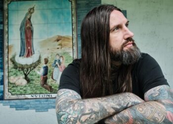 Keith Buckley: Nova música de muitos olhos está em andamento
