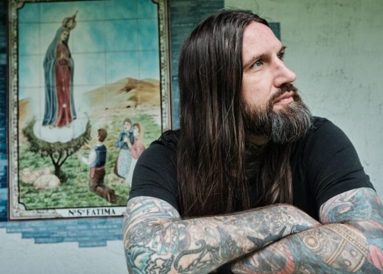 Keith Buckley: Nova música de muitos olhos está em andamento
