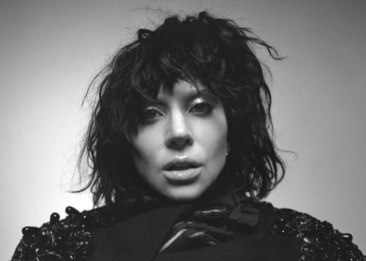 Lady Gaga provoca novas músicas, explica a inspiração do salão do caos de