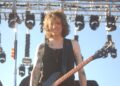 Laura Jane Grace lança um novo videoclipe para "Your God" e anuncia datas de turnê de verão 2025