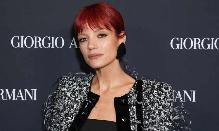 Lily Allen revela que visitou um centro de tratamento em meio a relatos de divisão de David Harbor