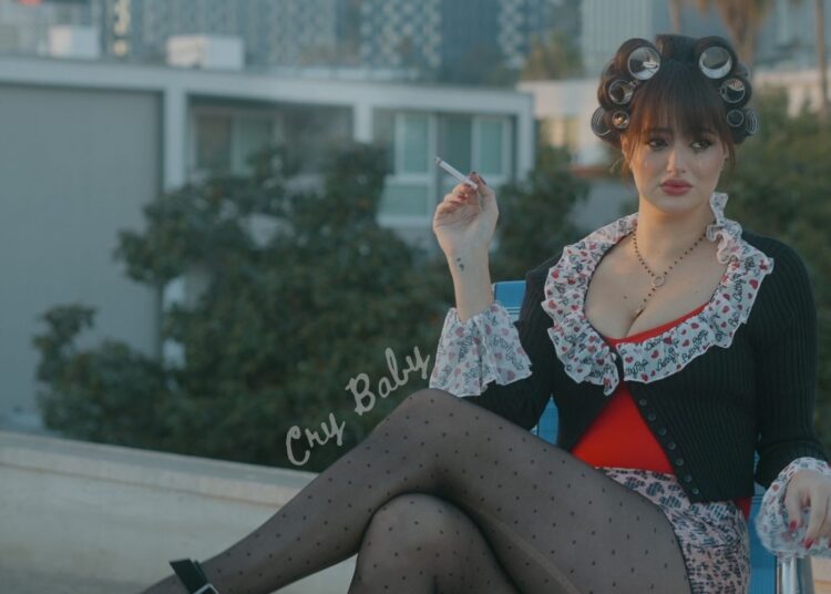 Lily Lane estreia seu novo single empoderador "Cry Baby"