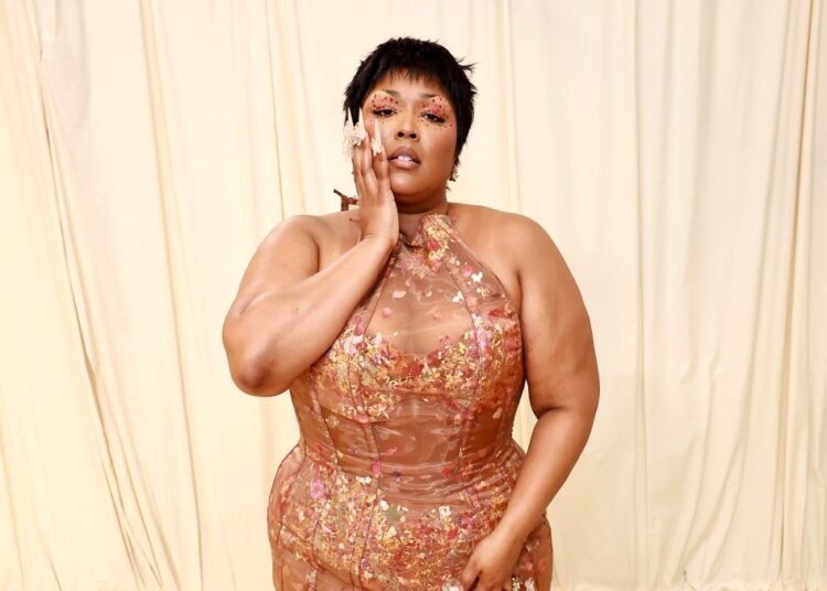 Lizzo procura 'amor na vida real' em New Music Teaser: Assista