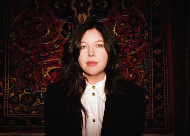 Lucy Dacus compartilha um novo hino para a ternura queer 'melhor palpite' e anuncia 2025 Reino Unido e Tour Europeu