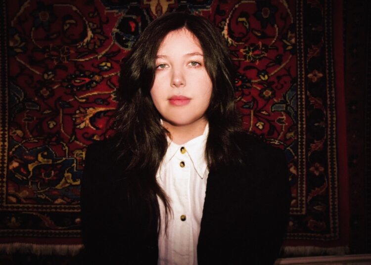 Lucy Dacus compartilha um novo single e videoclipe, 'Best Industy'