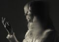 Lucy Rose compartilha o novo single 'Pale Blue Eyes' e anuncia 2026 UK Tour
