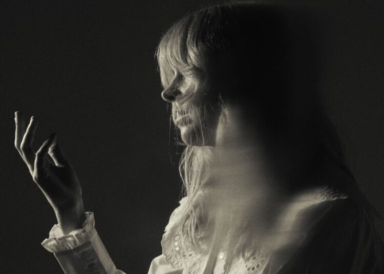 Lucy Rose compartilha o novo single 'Pale Blue Eyes' e anuncia 2026 UK Tour