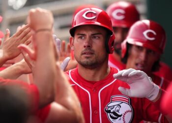 Luke Maile, ex-Reds Catcher da Covcath, assina contrato da liga menor com a Royals