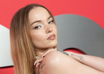 Lyrics 'Too Much': Dove Cameron solta nova música e explica o que ela escreveu - ouça agora! | Dove Cameron, primeiro ouça, letras, música, videoclipe | Just Jared: Notícias e fofocas de celebridades