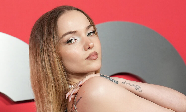 Lyrics 'Too Much': Dove Cameron solta nova música e explica o que ela escreveu - ouça agora! | Dove Cameron, primeiro ouça, letras, música, videoclipe | Just Jared: Notícias e fofocas de celebridades