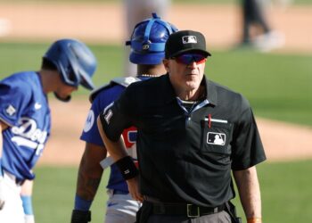 MLB Spring Training Games para apresentar testes do sistema de desafio da zona de greve