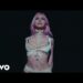 'Machine Girl' produzido por Grimes, por Adéla, apresenta Grimes no videoclipe e Sparks conversas sobre conflitos femininos