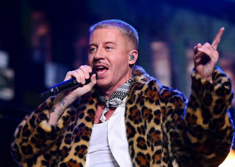 Macklemore derruba uma nova música que solta a fúria em Trump, Elon Musk e Israel - cultura
