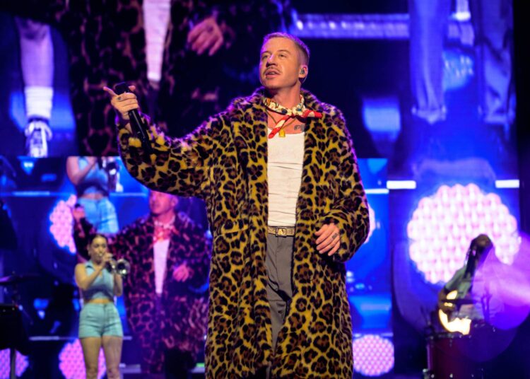 Macklemore enfrenta Israel, Donald Trump e Elon Musk na nova música de protesto 'Fucked Up'