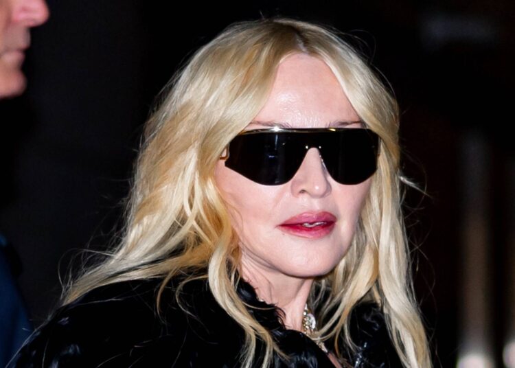 Madonna compartilha uma nova atualização musical chamando -a de "Confessions Part 2"
