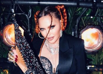 Madonna trabalhando em novas músicas como 'presente do dia dos namorados' para os fãs