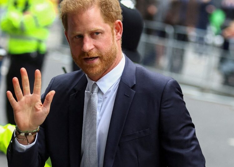 Mantenha um perfil discreto, príncipe Harry: por que os especialistas reais estão preocupados em meio a uma unidade de deportação de Trump