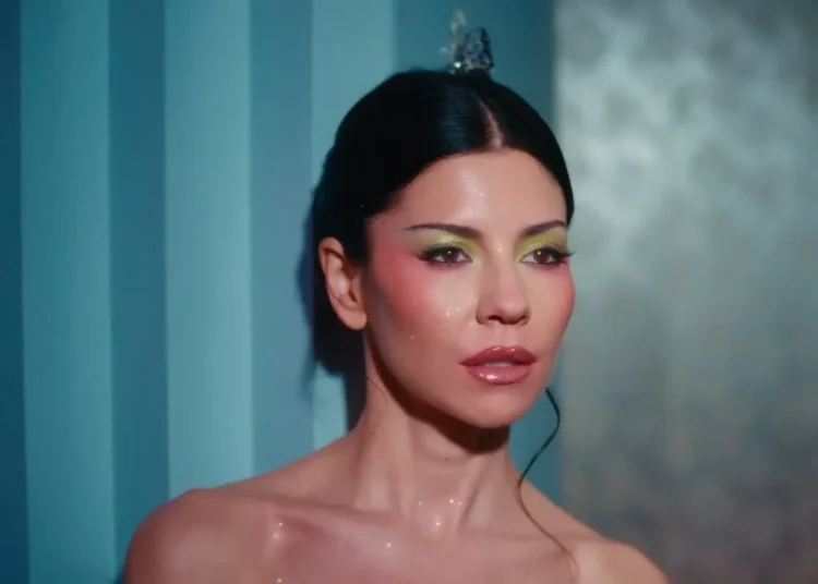 Marina retorna com borboleta - sua primeira nova música em três anos