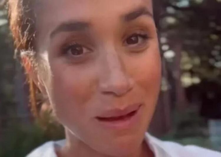 Meghan Markle anuncia grande inversão de marcha enquanto sofre um golpe velado na Royal Family