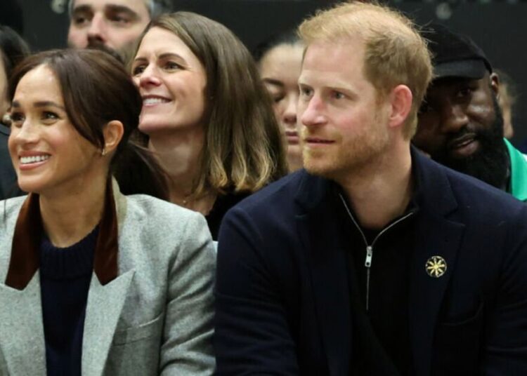 Meghan Markle 'copia a princesa Kate' enquanto ela arrasa £ 750 blazer | Real | Notícias