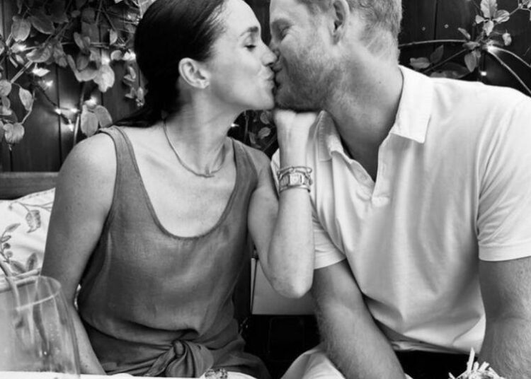 Meghan Markle leva o Hidden Jab na Royal Family com o Snap do Dia do Príncipe Harry Valentine
