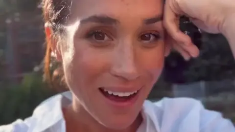 Meghan coloca uma nova etiqueta em seus jams e estilo de vida