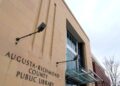 Mostrar para aspirantes a cineastas chegando à Biblioteca Augusta
