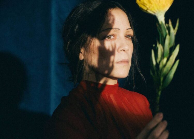 Natalia Lafourcade compartilha a nova música espiritual 'Cancionera'