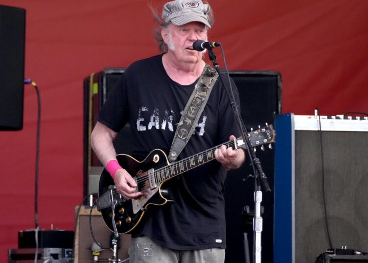 Neil Young anuncia 2025 'Love Earth World Tour