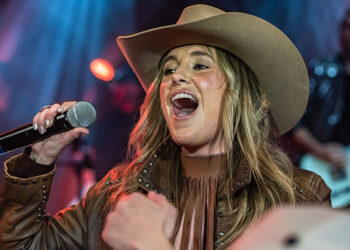Novos artistas, aparições surpresa, estreias de música Highlight 2025 Country Radio Seminar