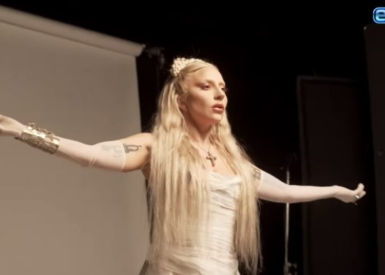 Novos bastidores olham para o videoclipe 'Abracadabra'