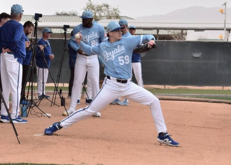 Novos rostos, o mesmo objetivo que o KC Royals abre treinamento de primavera em busca de al.