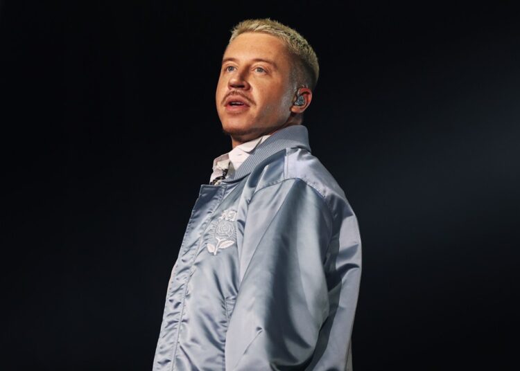 O 'F-Cked Up' de Macklemore chama os males sociais