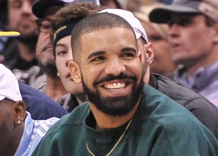O "Nokia" de Drake escala a parada da Apple Music, enquanto o novo álbum Breaks Records