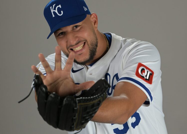 O Royals, em uma jogada impressionante, preparava sua estratégia de Grand Slam na segunda base, uma jogada poderosa na saga de beisebol.