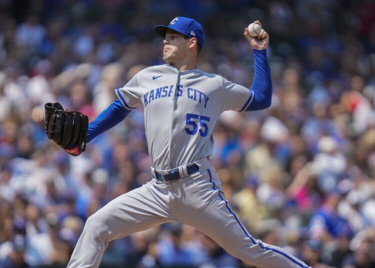 O arremessador canhoto Cole Ragans concorda com o contrato de três anos com a Royals