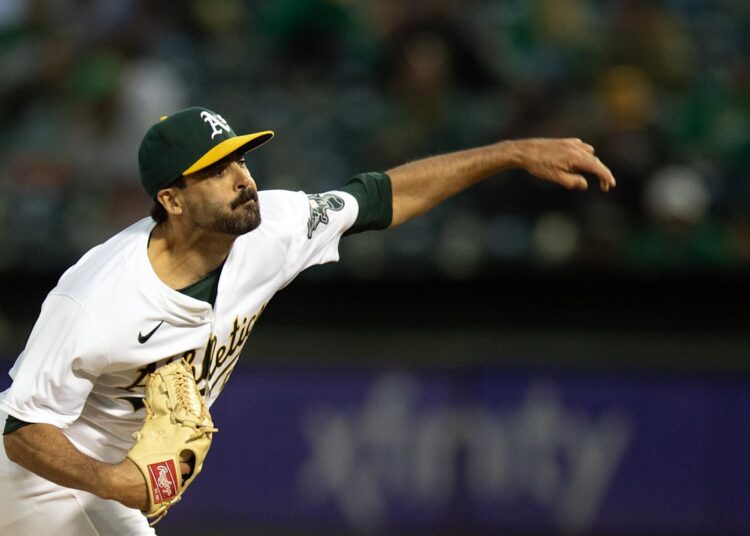 O arremessador veterano do Colorado Rockies assinou Scott Alexander para contrato de 1 ano