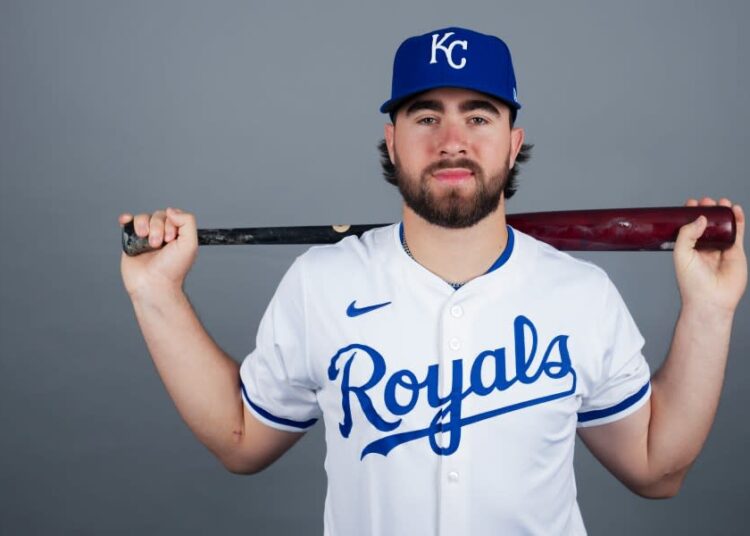 O candidato da realeza do Royals, Blake Mitchell, afastado com lesão no pulso
