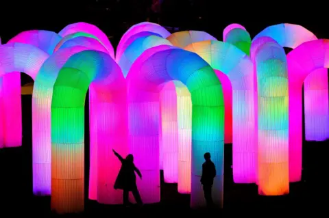 O entretenimento leve como festival é aberto em Aberdeen