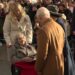O gesto tocante do rei Charles para a mulher comemorando o 100º aniversário durante o Royal Walkabout